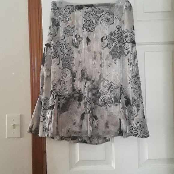 Skirt - Picture 2 of 4